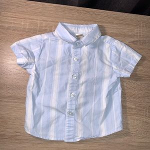🌼2 for $5🌼 Blue & White Striped George Button Up